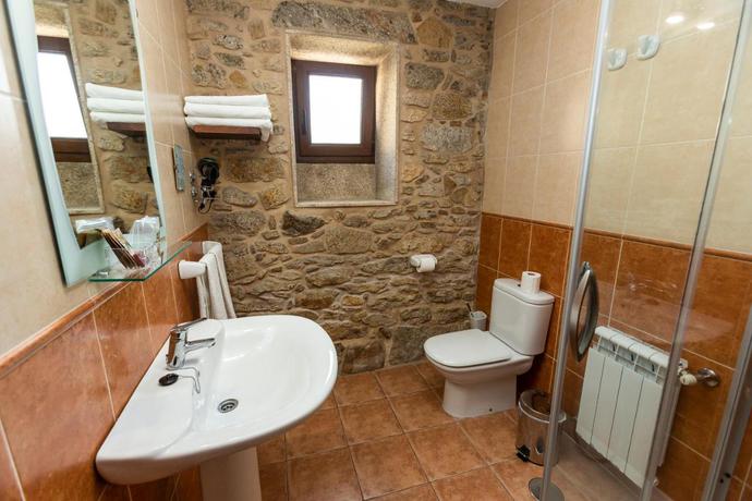 Imagen de la habitación del Hotel Rural Casa Casti&ntilde;eira. Foto 4