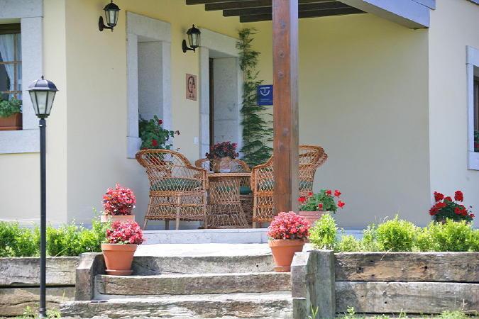 Imagen de los exteriores del Hotel Rural Casa De Aldea El Frade. Foto 10