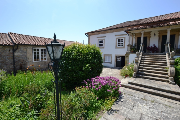 Imagen de los exteriores del Hotel Rural Casa De Santa Comba. Foto 11