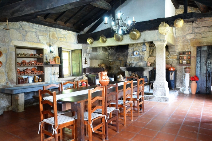 Imagen del bar/restaurante del Hotel Rural Casa De Santa Comba. Foto 5