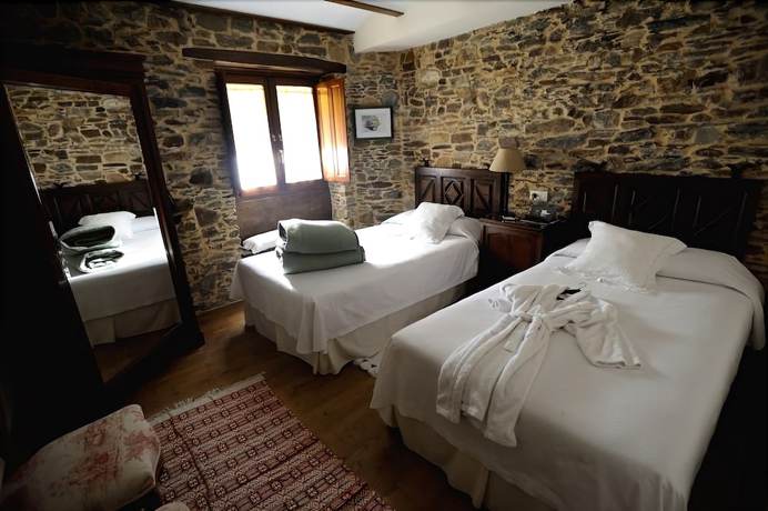 Imagen de la habitación del Hotel Rural Casa Peleyón. Foto 13