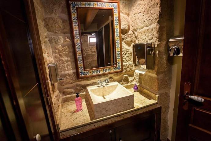 Imagen de los interiores del Hotel Rural Casa Rural Abadia Eiras. Foto 16