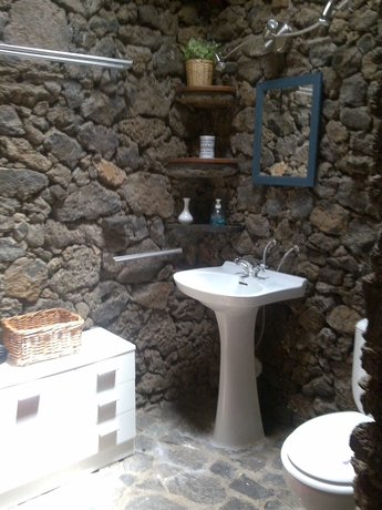 Imagen de la habitación del Hotel Rural Casa Rural Aborigen Bimbache. Foto 6