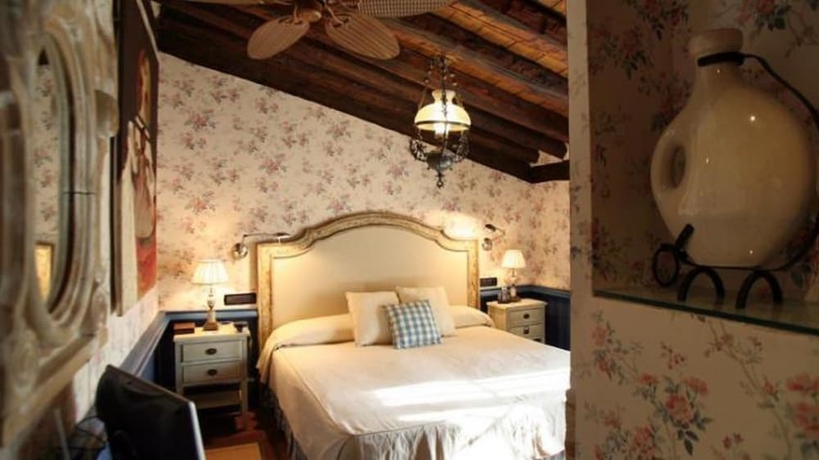 Imagen de la habitación del Hotel Rural Castillo De Somaén. Foto 9