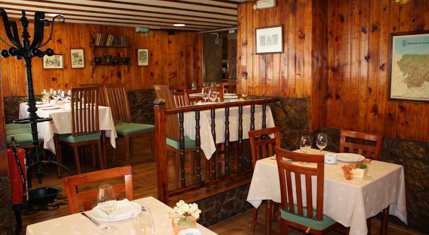 Imagen del bar/restaurante del Hotel Rural Cenera. Foto 2