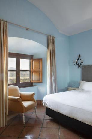 Imagen de la habitación del Hotel Rural Complejo Tur&iacute;stico Tugasa Castillo De Castellar. Foto 4