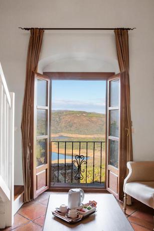 Imagen de los interiores del Hotel Rural Complejo Tur&iacute;stico Tugasa Castillo De Castellar. Foto 23