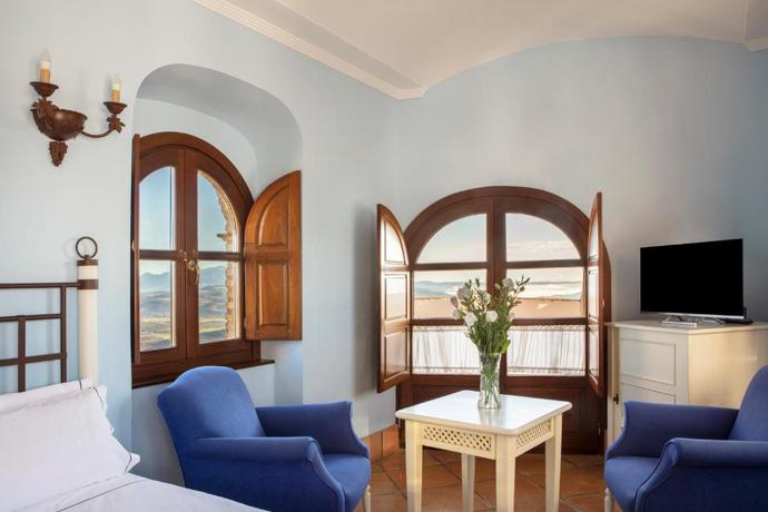 Imagen de la habitación del Hotel Rural Complejo Tur&iacute;stico Tugasa Castillo De Castellar. Foto 8