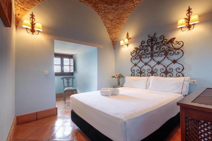 Imagen de la habitación del Hotel Rural Complejo Tur&iacute;stico Tugasa Castillo De Castellar. Foto 11