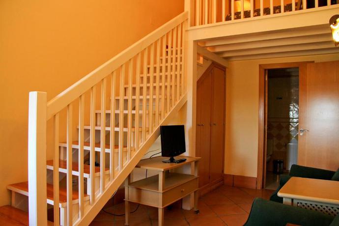 Imagen de la habitación del Hotel Rural Complejo Tur&iacute;stico Tugasa Castillo De Castellar. Foto 13
