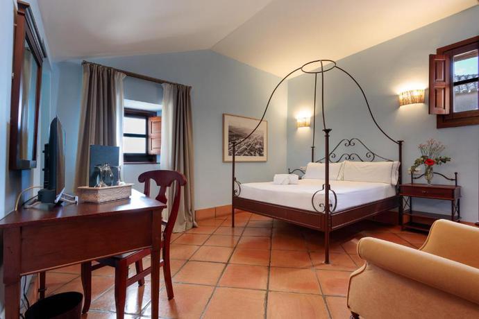Imagen de la habitación del Hotel Rural Complejo Tur&iacute;stico Tugasa Castillo De Castellar. Foto 16