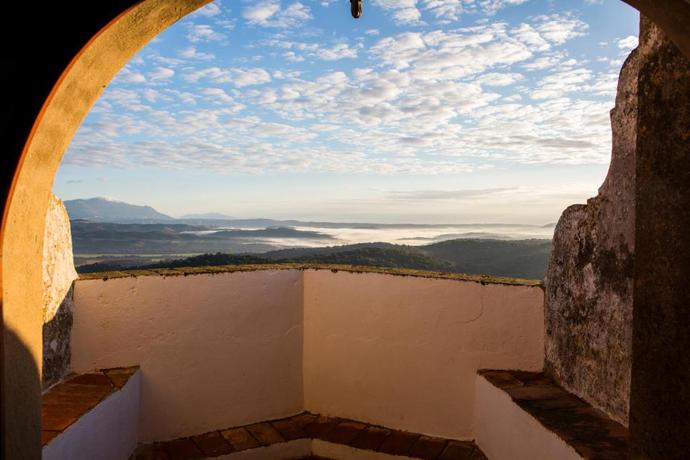 Imagen de los exteriores del Hotel Rural Complejo Tur&iacute;stico Tugasa Castillo De Castellar. Foto 19