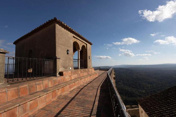 Imagen de los exteriores del Hotel Rural Complejo Tur&iacute;stico Tugasa Castillo De Castellar. Foto 20