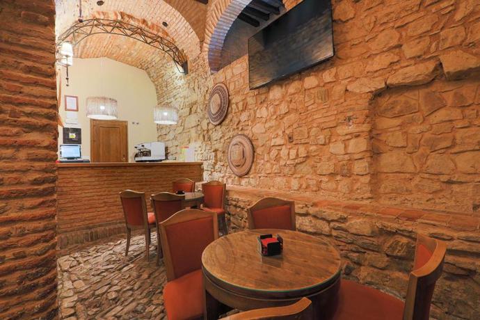 Imagen de los interiores del Hotel Rural Complejo Tur&iacute;stico Tugasa Castillo De Castellar. Foto 35