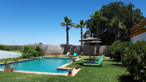 Imagen de la piscina del Hotel Rural Cortijo Santa Clara. Foto 13