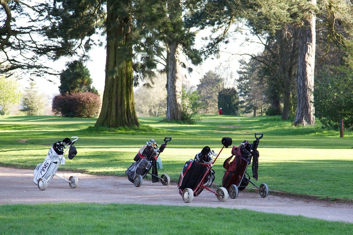 Imagen de los exteriores del Hotel Rural Coulsdon Manor and Golf Club. Foto 7