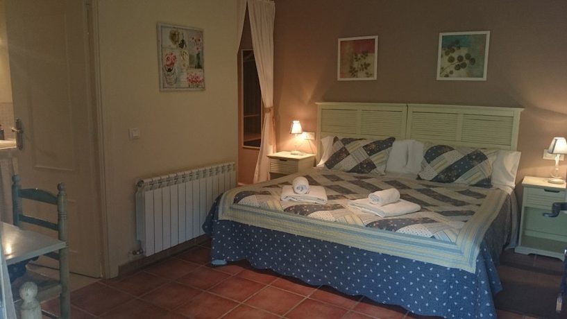 Imagen de la habitación del Hotel Rural El Bosque De La Herrezuela. Foto 6