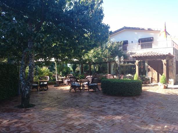 Imagen de los exteriores del Hotel Rural El Bosque De La Herrezuela. Foto 7