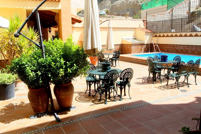 Imagen de la piscina del Hotel Rural El Curro. Foto 15