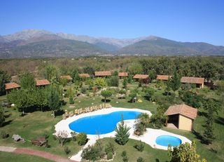 Imagen de la piscina del Hotel Rural El Mirlo Blanco. Foto 8
