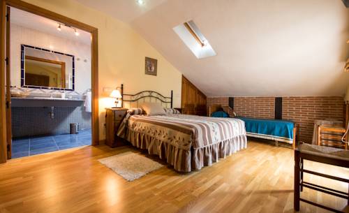 Imagen de la habitación del Hotel Rural El Paraiso de Gredos. Foto 8