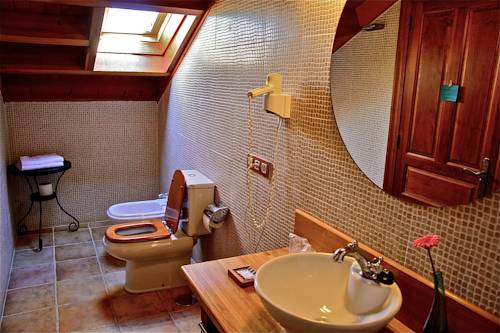 Imagen de la habitación del Hotel Rural El Rexacu. Foto 6