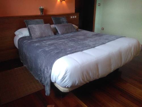 Imagen de la habitación del Hotel Rural El Rexacu. Foto 7