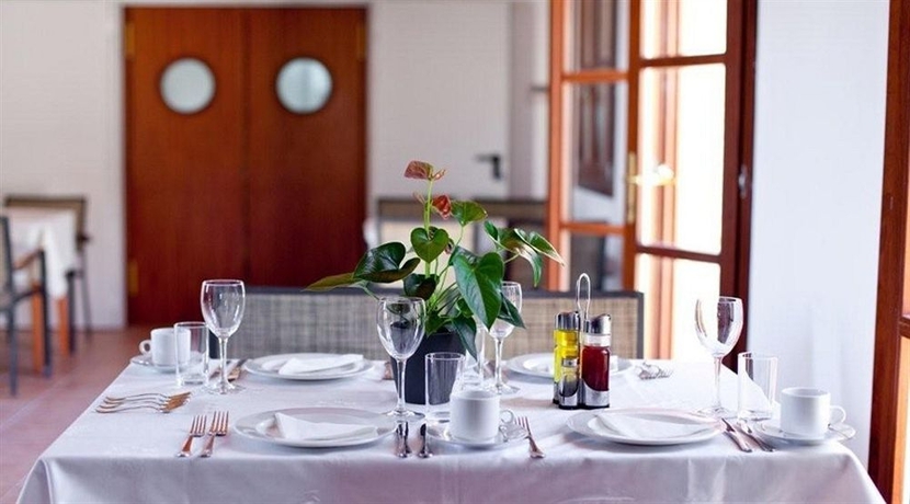 Imagen del bar/restaurante del Hotel Rural Es Riquers. Foto 2