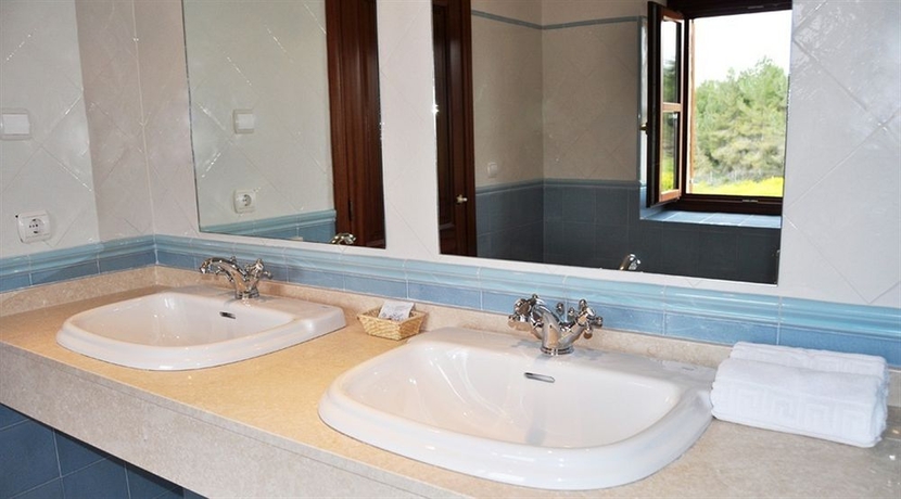 Imagen de la habitación del Hotel Rural Es Riquers. Foto 4