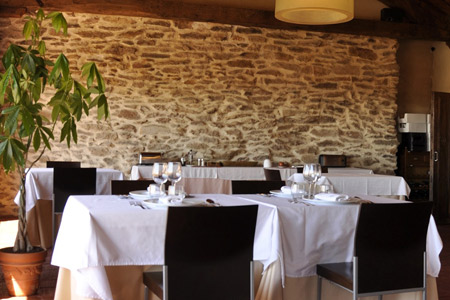 Imagen del bar/restaurante del Hotel Rural Faenas Camperas. Foto 2