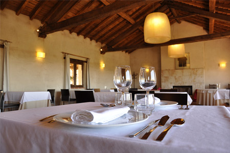 Imagen del bar/restaurante del Hotel Rural Faenas Camperas. Foto 3