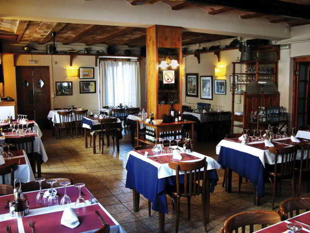 Imagen del bar/restaurante del Hotel Rural Fonda Biayna. Foto 3