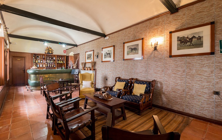 Imagen del bar/restaurante del Hotel Rural Hacienda El Santiscal. Foto 5