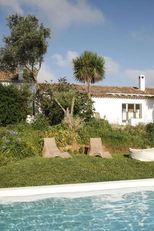 Imagen de la piscina del Hotel Rural Herdade Da Matinha Country House and Restaurant. Foto 16