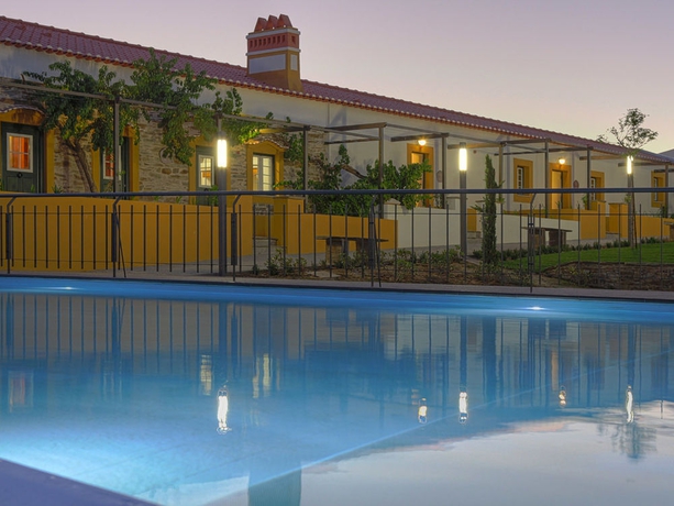 Imagen de la piscina del Hotel Rural Herdade Da Urgueira. Foto 16