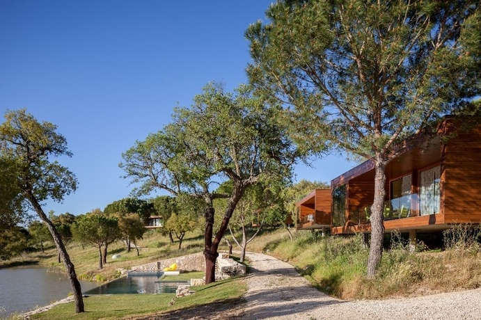 Imagen de los exteriores del Hotel Rural Herdade Do Moinho Novo. Foto 14