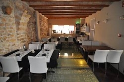 Imagen del bar/restaurante del Hotel Rural Hostal De Cabrit (casa Rural Sant Mateu). Foto 2