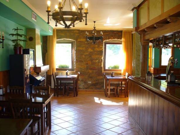 Imagen del bar/restaurante del Hotel Rural Huelde. Foto 3