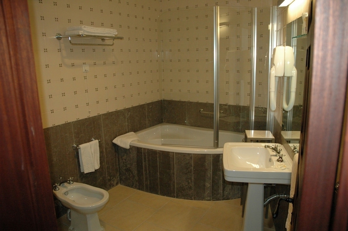 Imagen de la habitación del Hotel Rural Inatel Linhares Da Beira. Foto 11