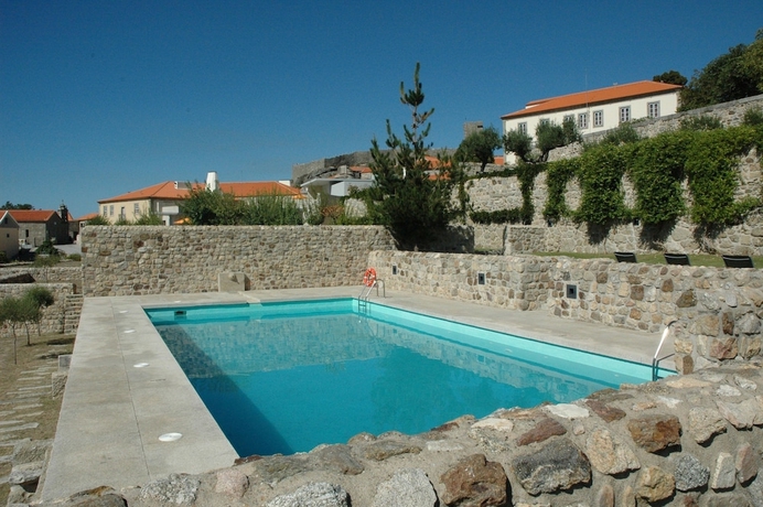 Imagen de la piscina del Hotel Rural Inatel Linhares Da Beira. Foto 18
