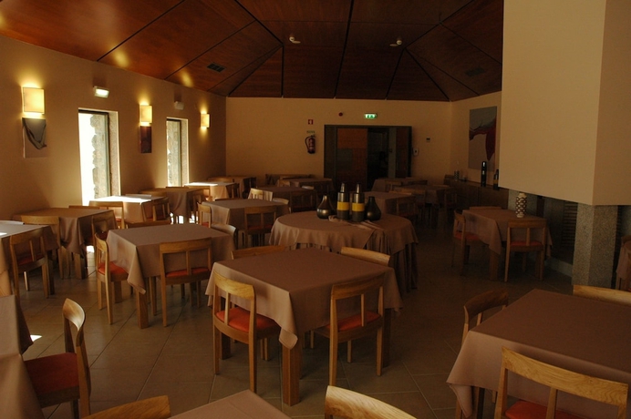 Imagen del bar/restaurante del Hotel Rural Inatel Linhares Da Beira. Foto 2