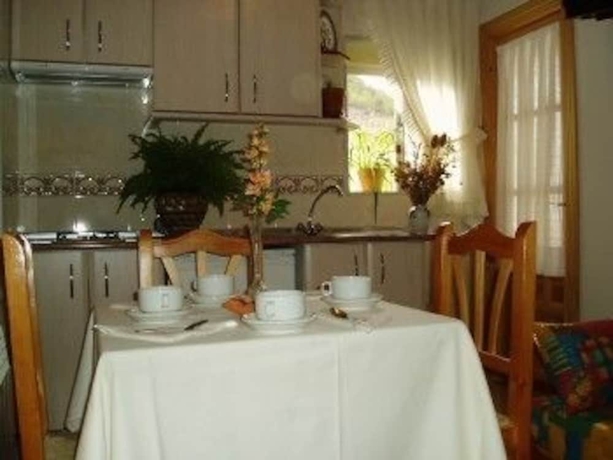 Imagen del bar/restaurante del Hotel Rural Jucar, Tragacete. Foto 4