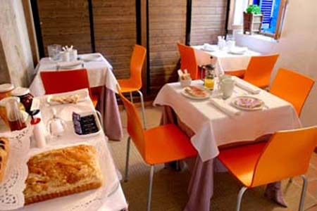 Imagen del bar/restaurante del Hotel Rural LA TRANCADA. Foto 8