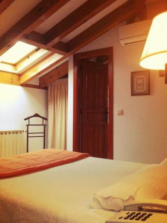 Imagen de la habitación del Hotel Rural La Casa De Pasarón. Foto 10
