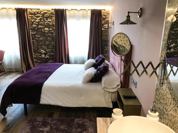 Imagen de la habitación del Hotel Rural La Casona de Al&uacute;tiz and Bodega. Foto 2