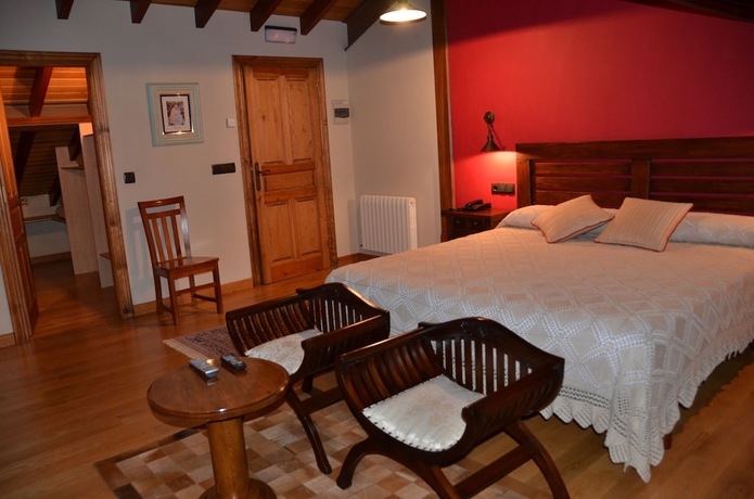 Imagen de la habitación del Hotel Rural La Casona de Tresali. Foto 9