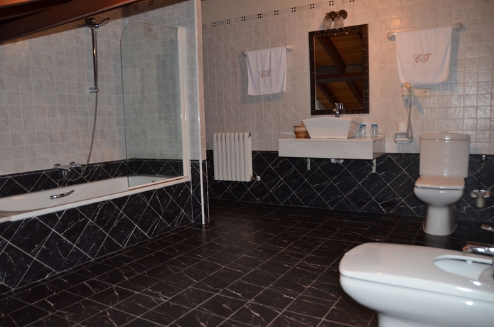 Imagen de la habitación del Hotel Rural La Casona de Tresali. Foto 13