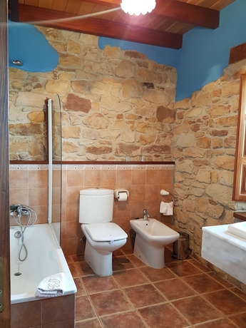 Imagen de la habitación del Hotel Rural La Casona de Tresali. Foto 14