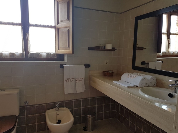 Imagen de la habitación del Hotel Rural La Casona de Tresali. Foto 15