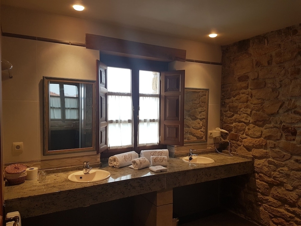 Imagen de la habitación del Hotel Rural La Casona de Tresali. Foto 18